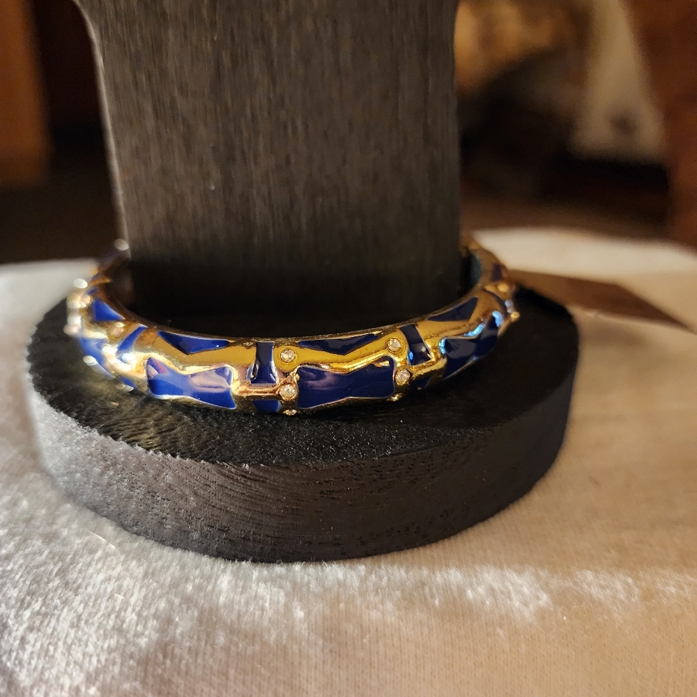 STUNNING Sequin™ Navy Enamel & Gold-Tone Hinged Bangle Bracelet - Picture 4 of 4